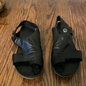 Unique Bueno Sandals